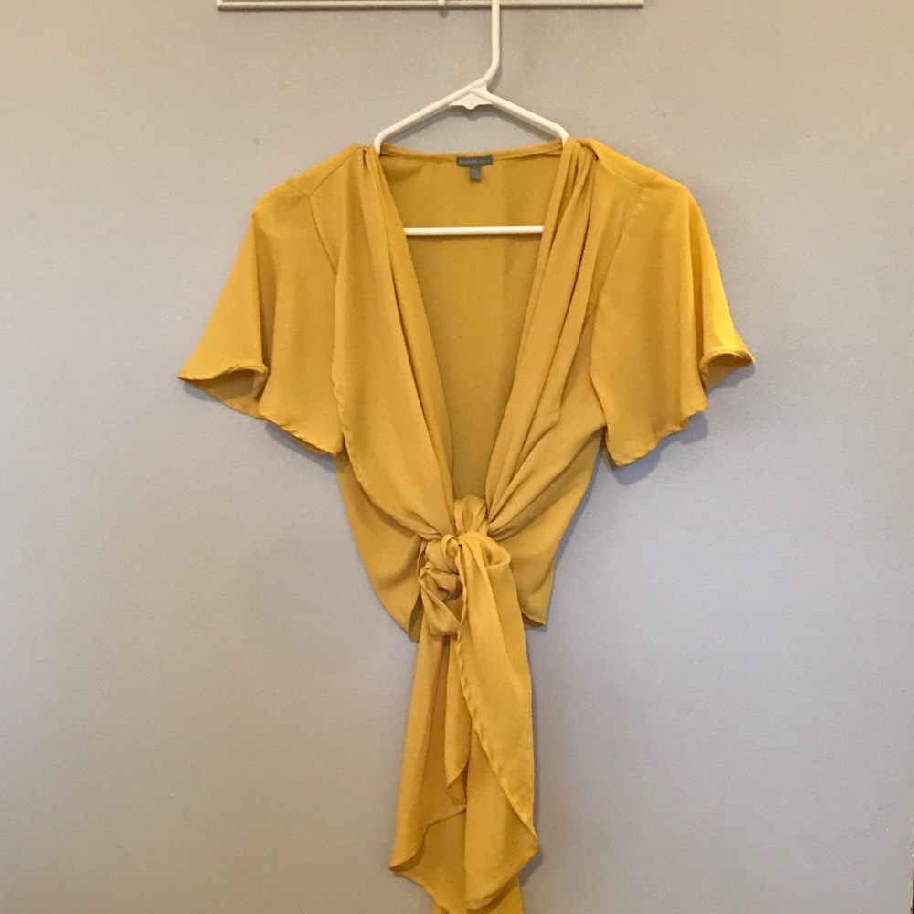 Plunging tie front top